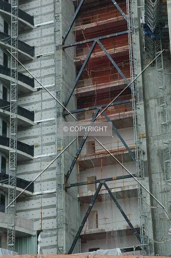 Steel beams in the corridors between both buildings' towers