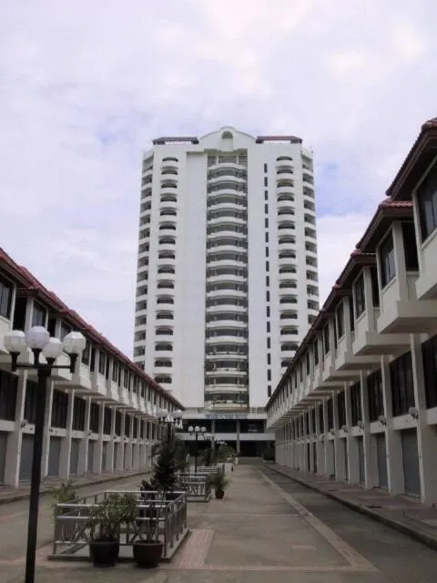 View from Ruamchit Road