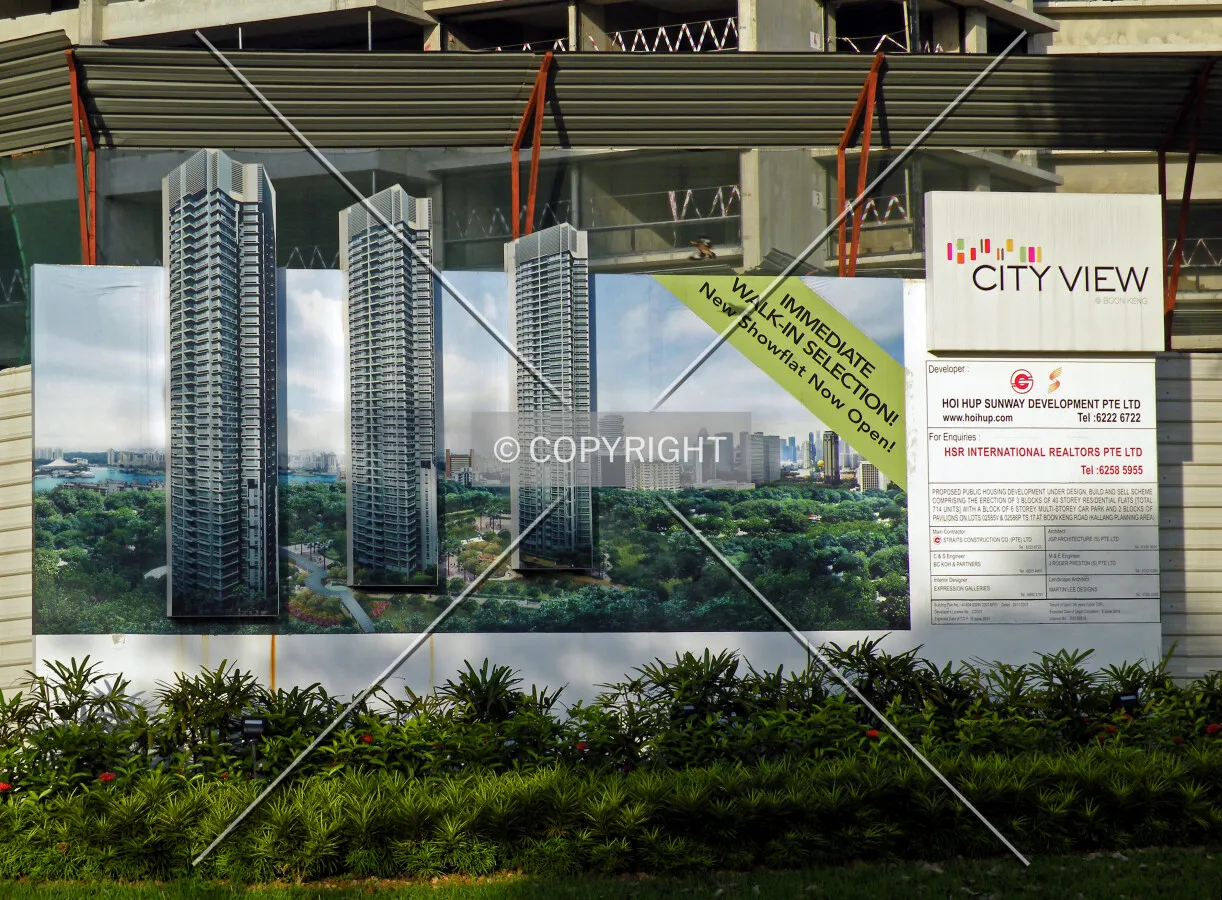 Project information on the construction site fence