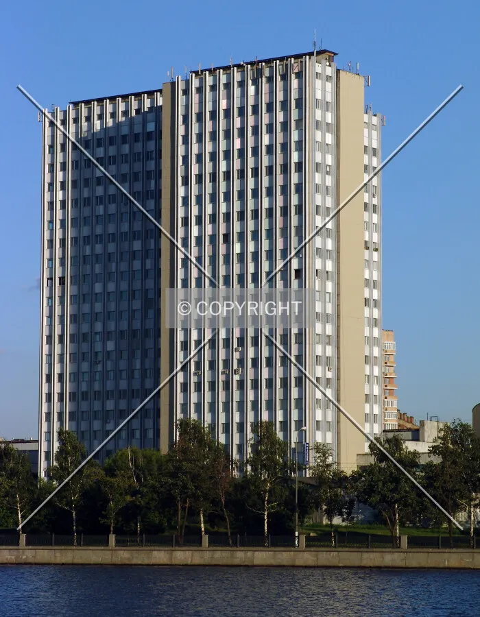 The northwestern view from across Moskva River