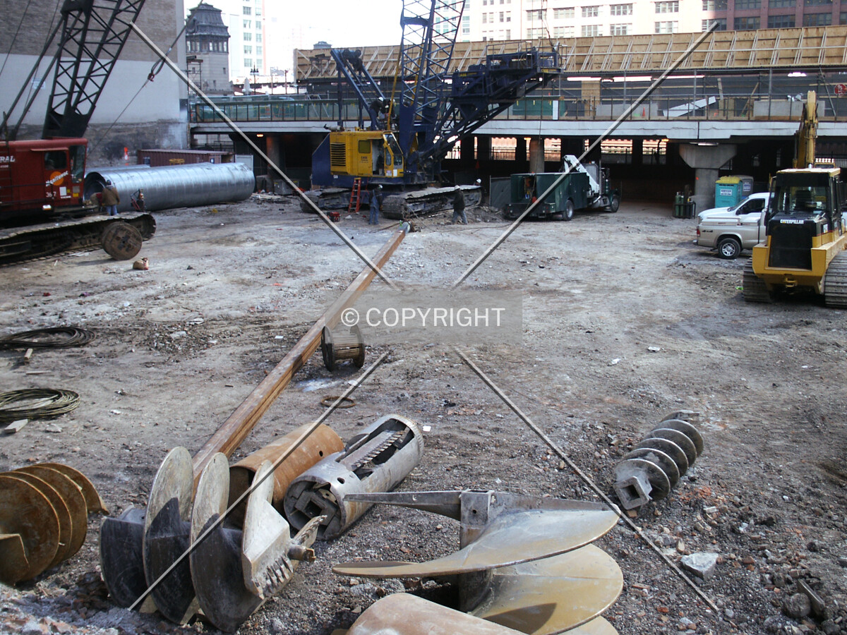 View from the southeast a few hours before the start of construction; the drilling shaft lies on the ground waiting to be installed in the crane