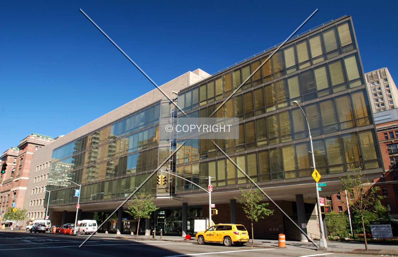 Main entrance area on 1st Avenue
