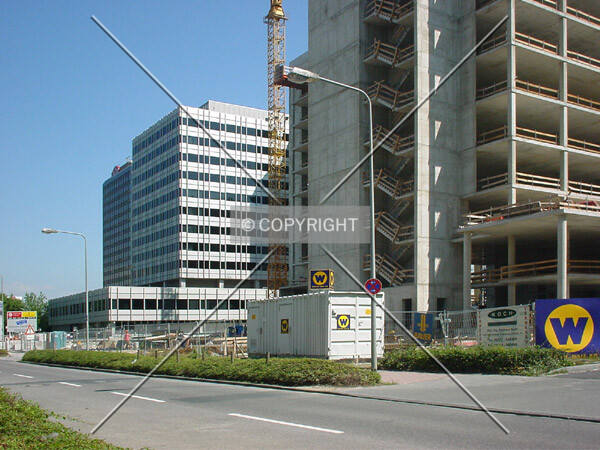 In front at Herriotstraße
