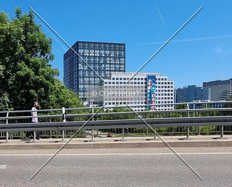 Photo 173-681-704