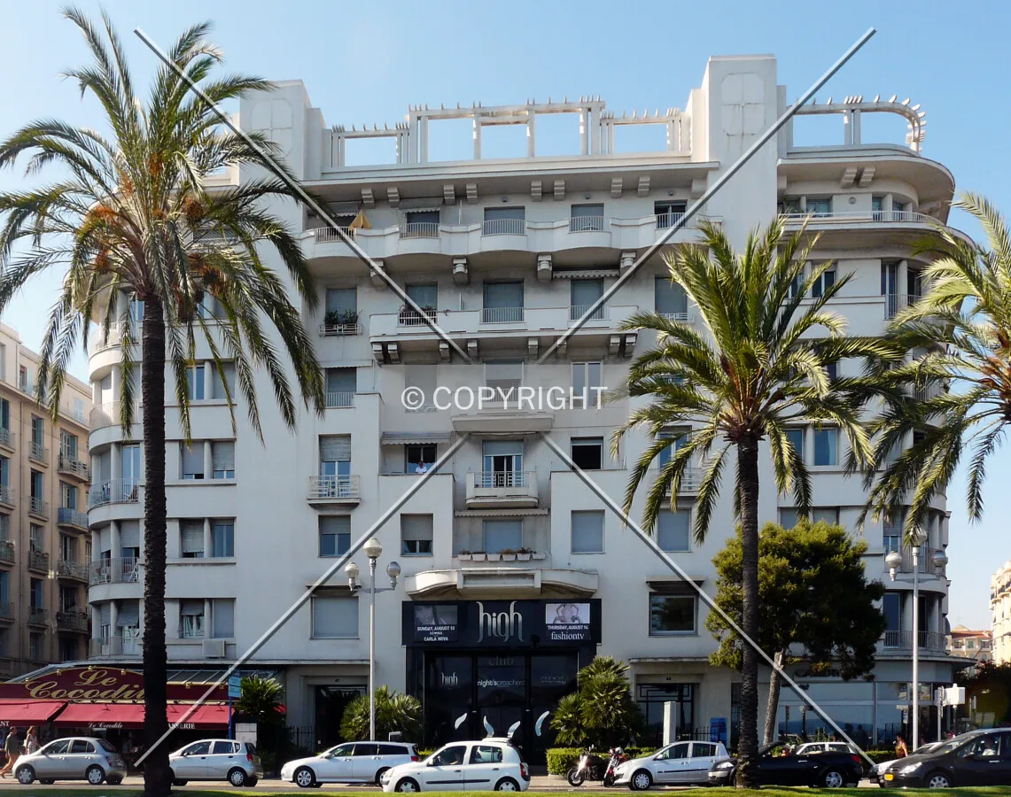 Front side on Promenade des Anglais