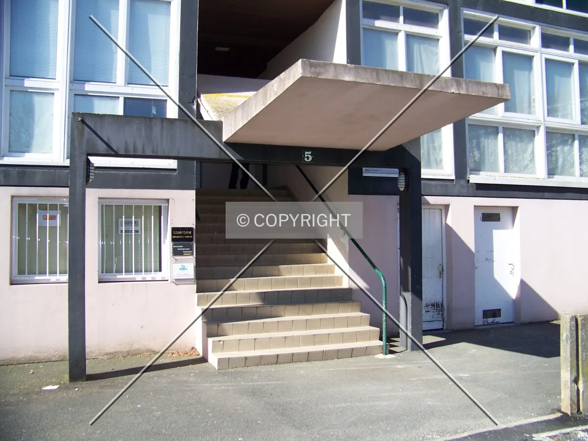Main entrance in the east side