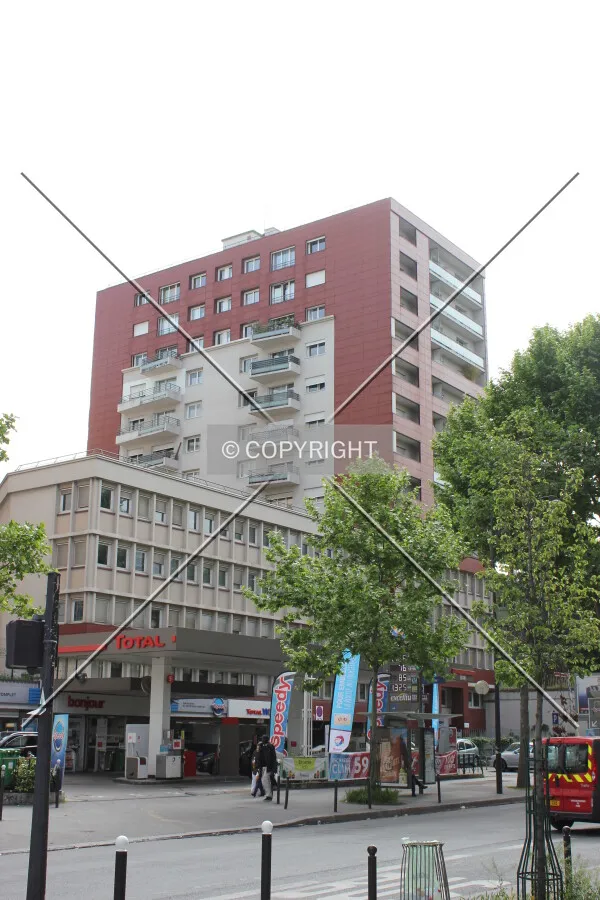 West view from Avenue de Clichy.