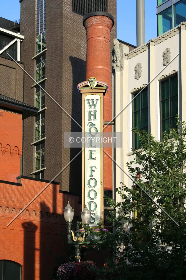 Attached sign on the northeastern corner