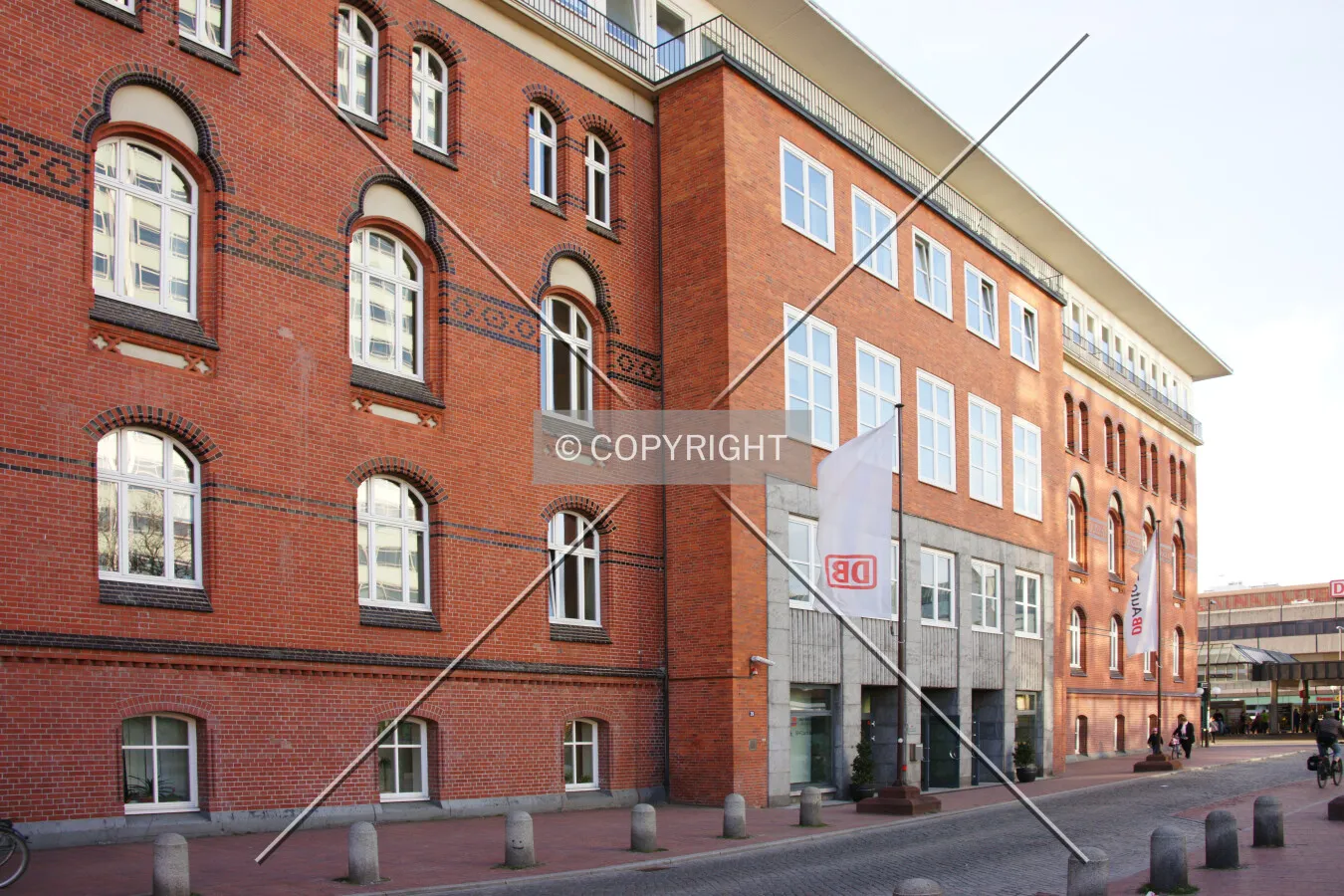 Photo 177-447-384