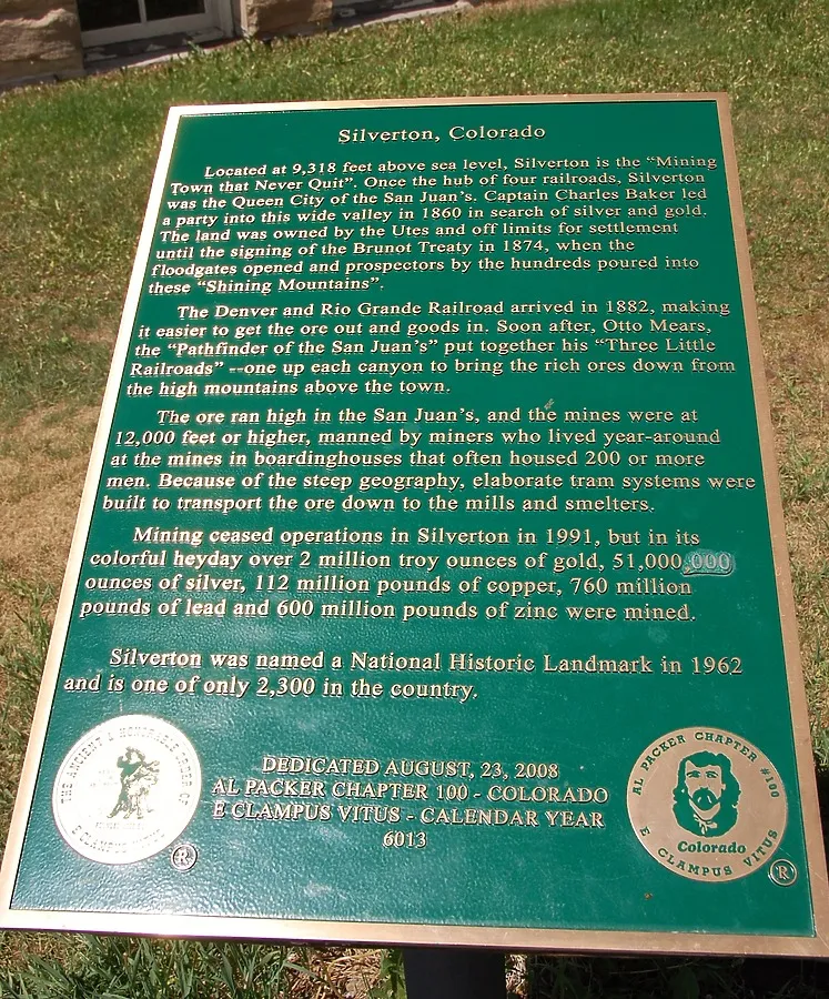 Plaque on the grounds of the courthouse