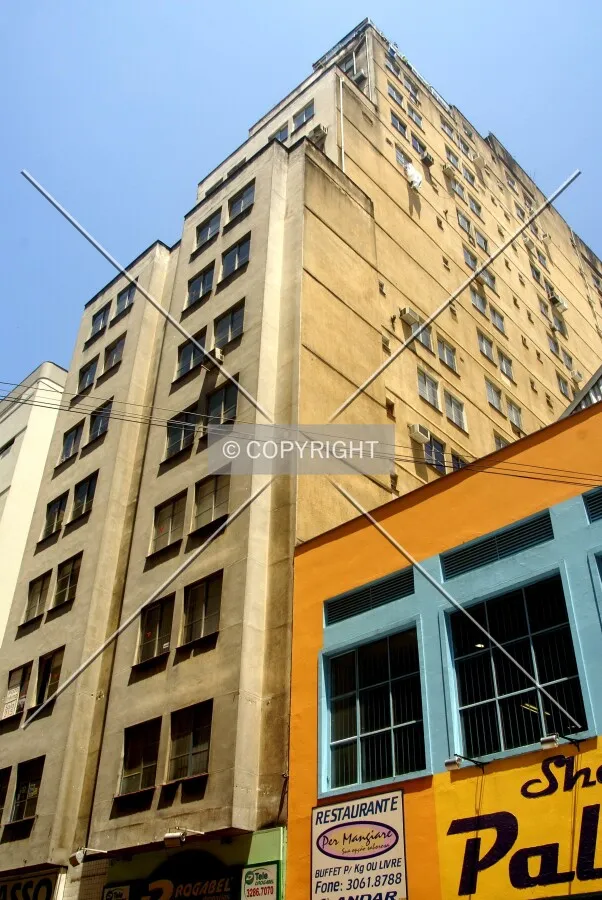 Looking up from across Doutor Flores Street