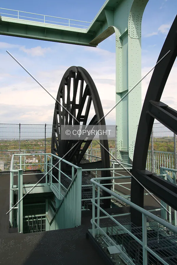 View of the upper observation deck on the hoist