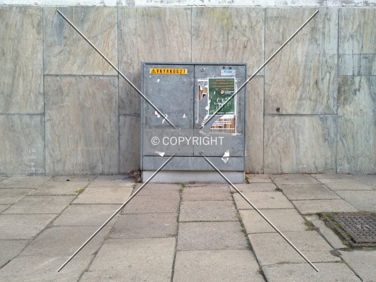 Power distribution box