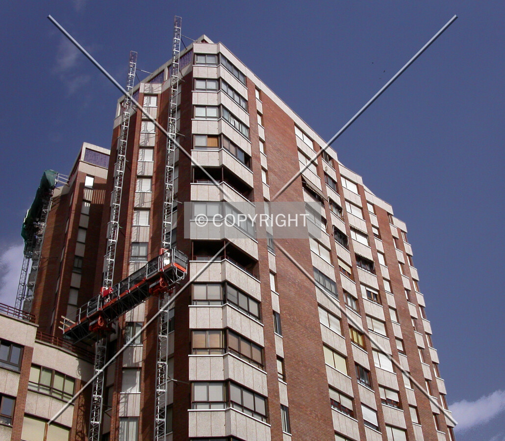 Looking up from avenida de Zaragoza