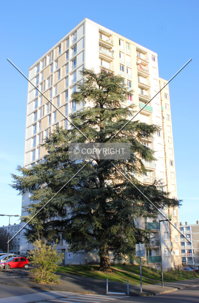 2 Rue Gérard Philipe