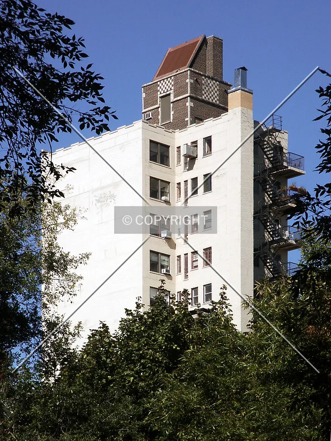 Upper floors seen from Hyde Park Boulevard