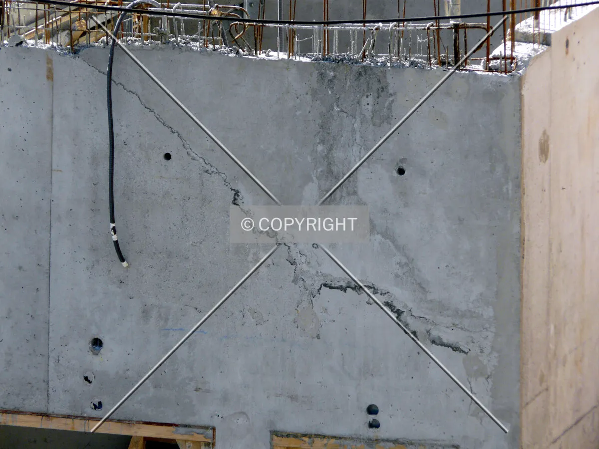 Cracks in a wall recently poured on ground floor