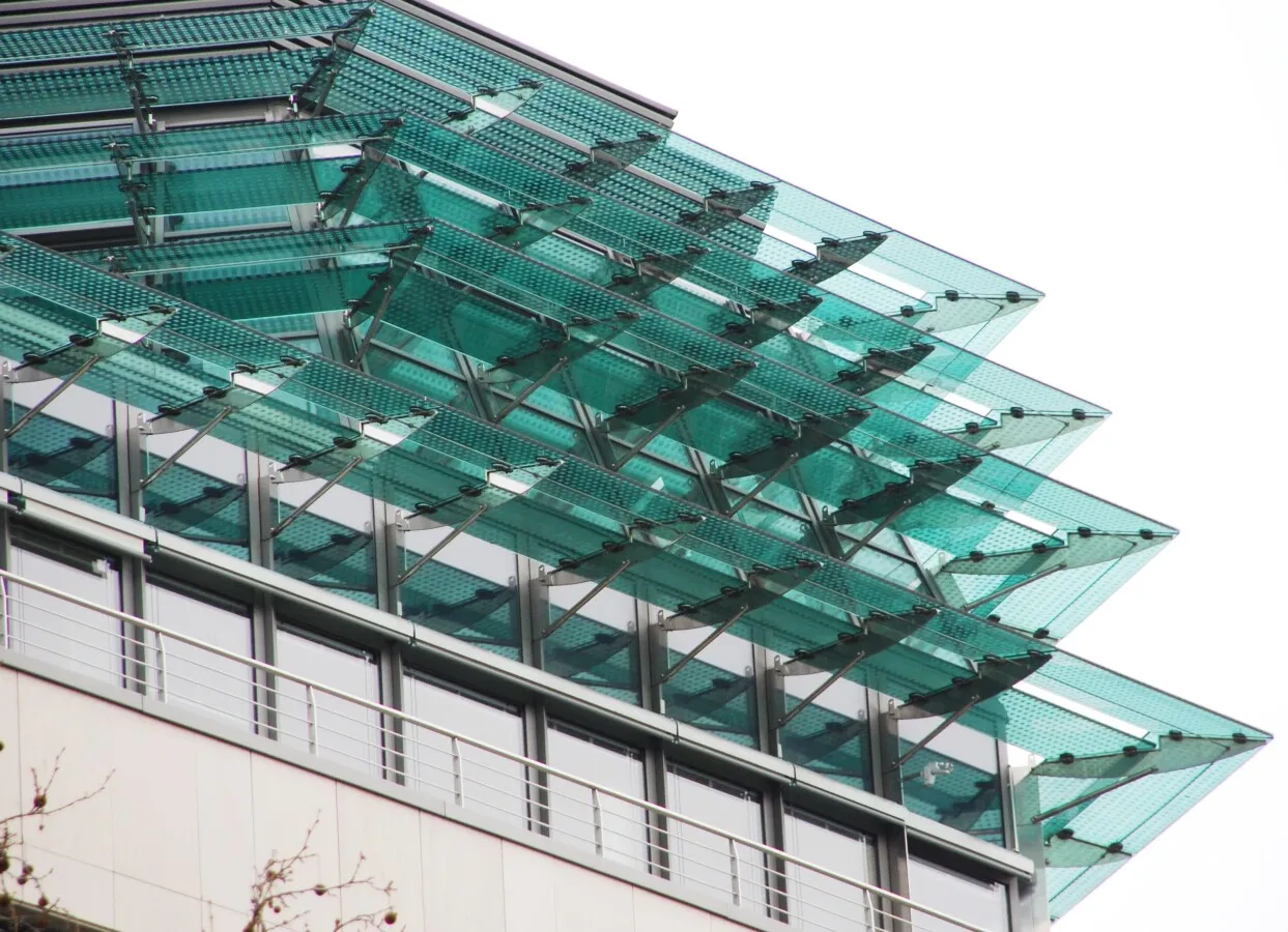 Glass roof feature
