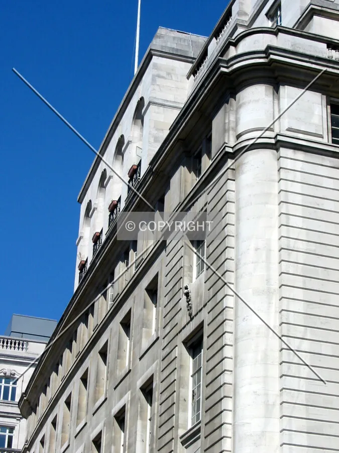 The upper storeys from Threadneedle Street prior to reconstruction