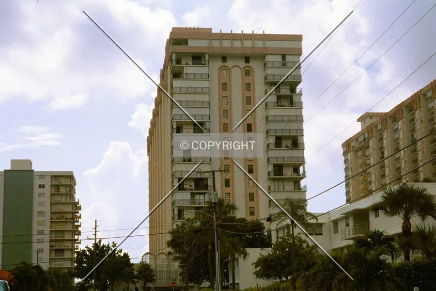 Photo 192-698-616