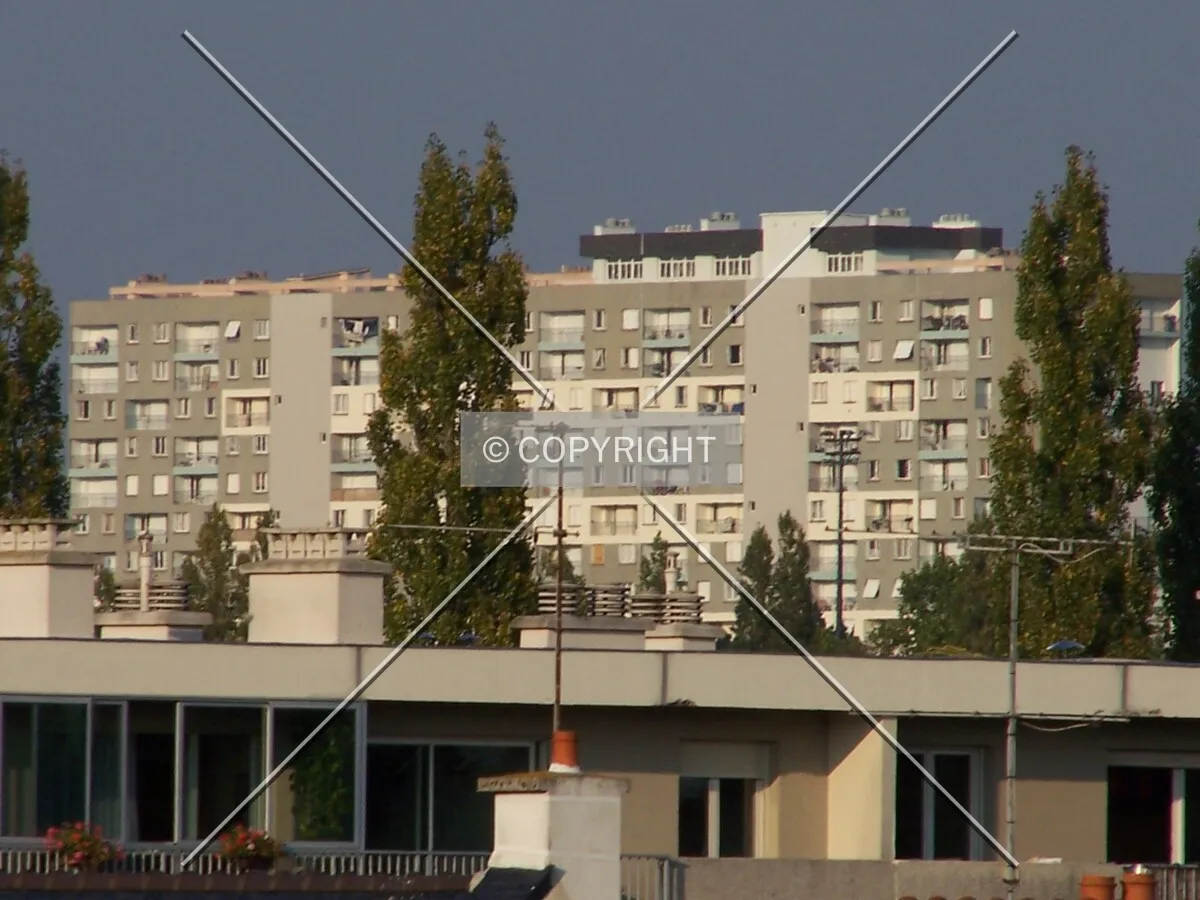 Face ouest de l'immeuble vue depuis le quartier de Bréquigny