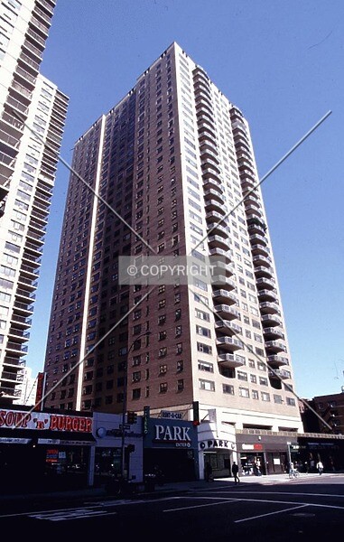 Photo 196-313-820