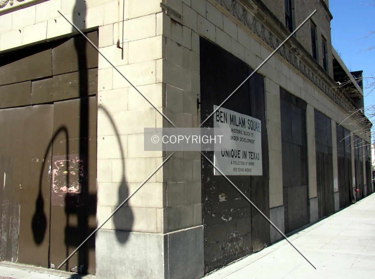 Building's base at the corner of Texas and Crawfors Streets