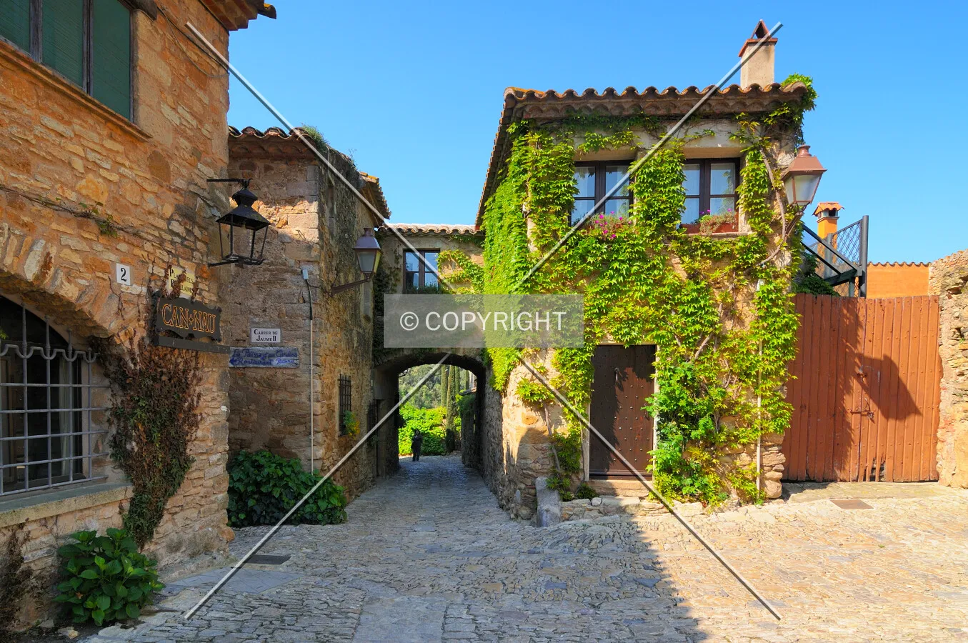 Peratallada housing