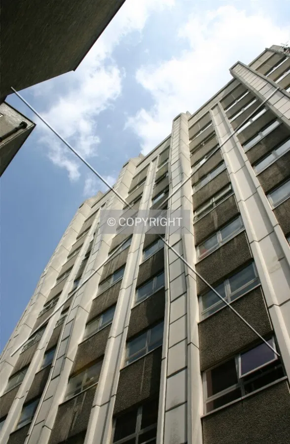 Looking directly up from Queen Anne's Walk