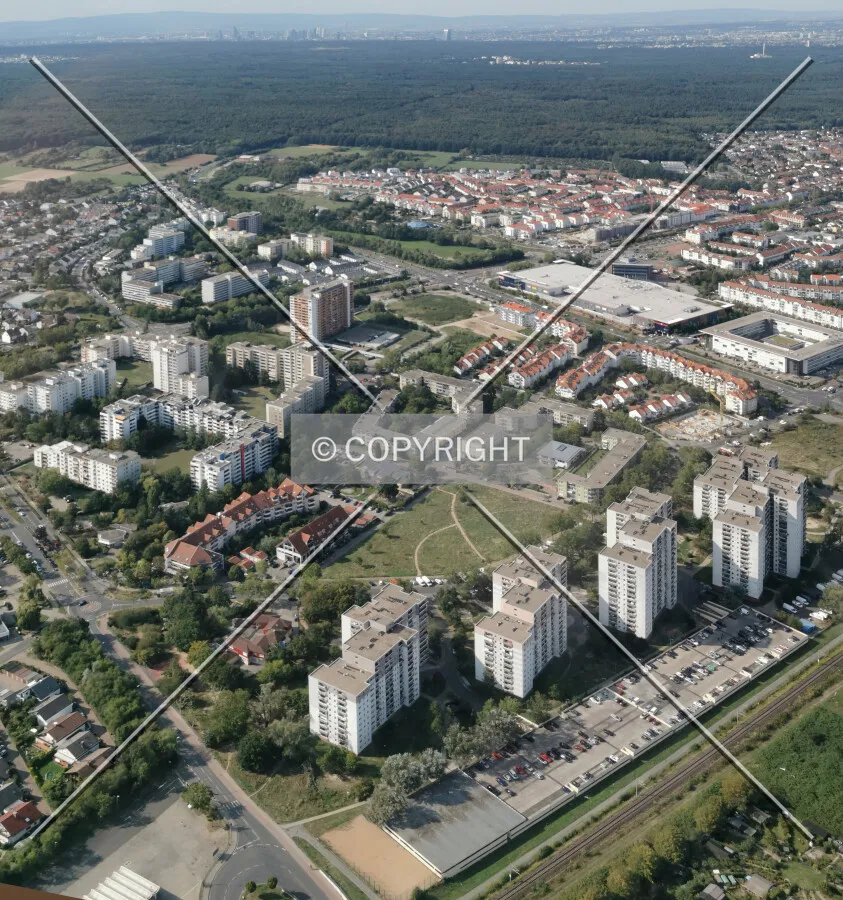 Flight with a helicopter from Egelsbach to Frankfurt - here: Panorama of Dietzenbach