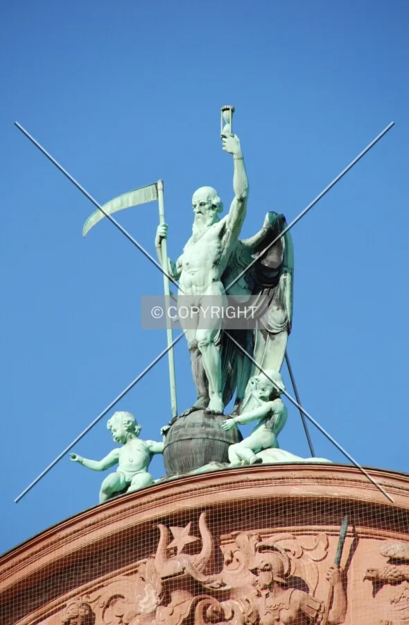 Statue on the roof above the main entrance