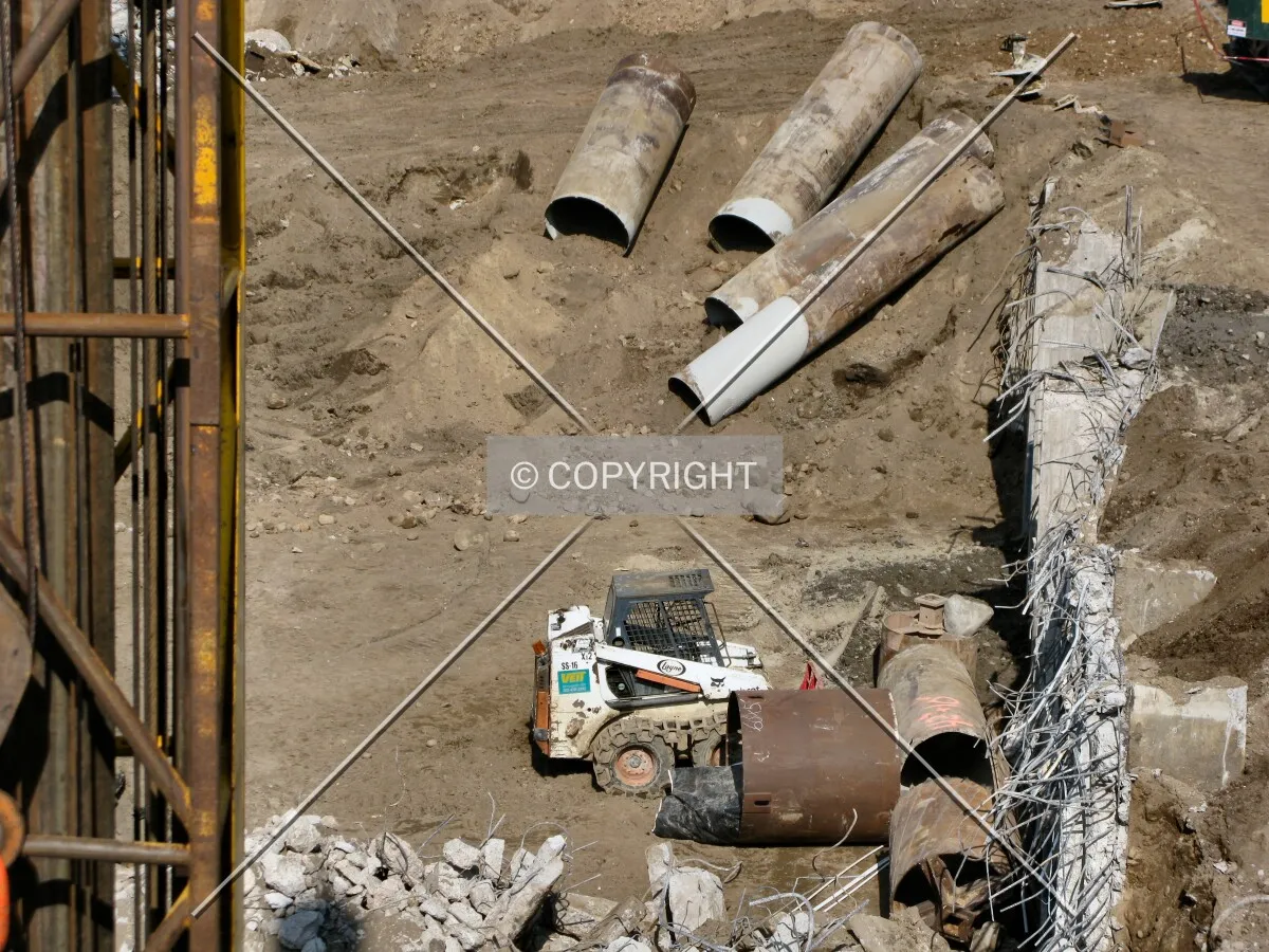 Caisson tubes and drilling rig