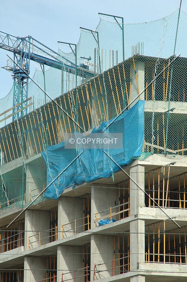 Formwork and plastic protection for the concrete structure