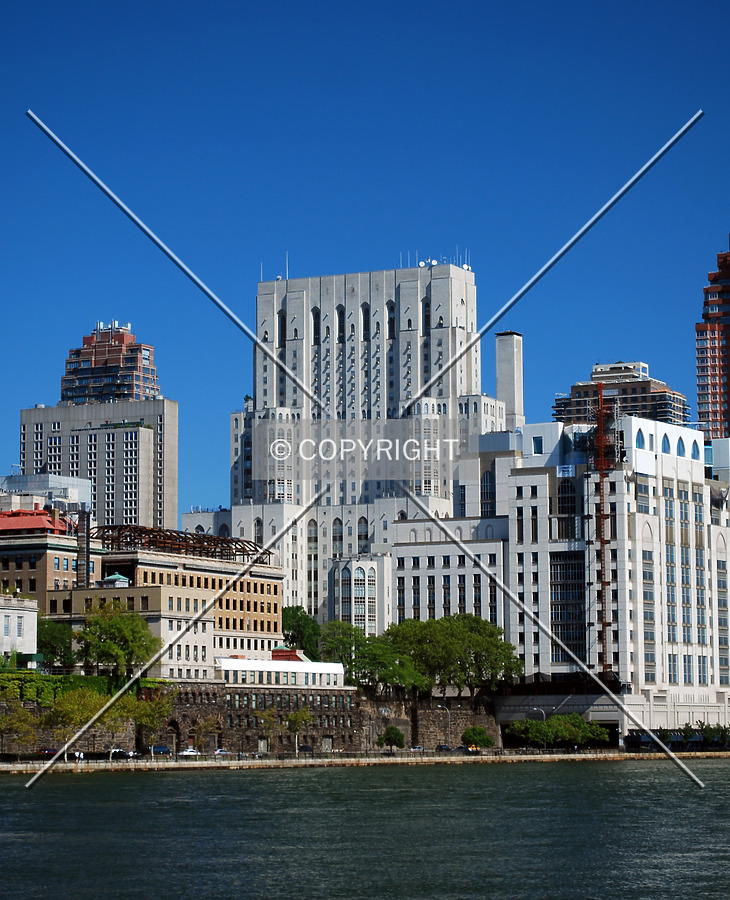 Looking noth across the East River