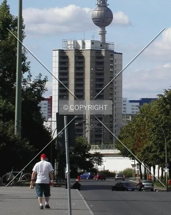 General view with the TV antenna behind