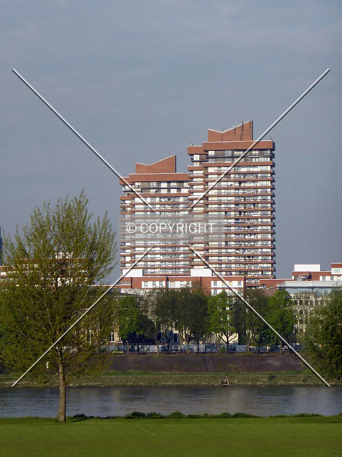 Residential skyscrapers at Krohstraße (Krohstraße 4 on the right)