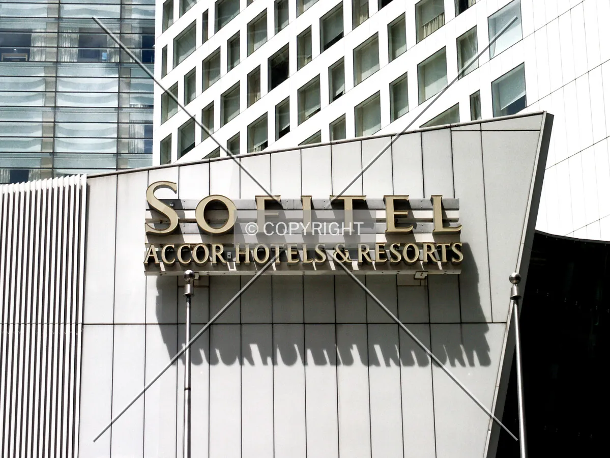 Building sign on Chestnut Street