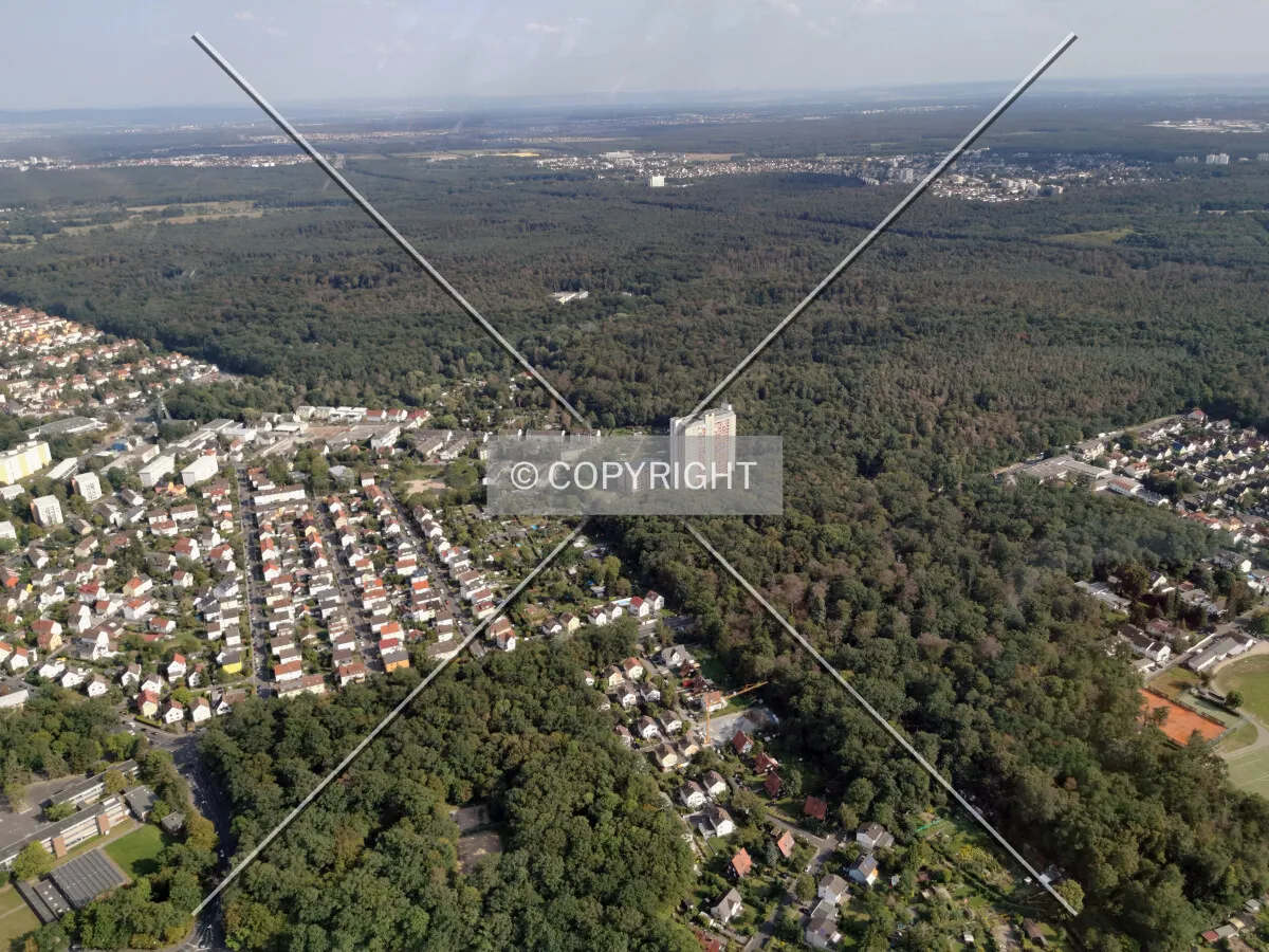 Flight with a helicopter from Egelsbach to Frankfurt - here: Panorama of Offenbach am Main