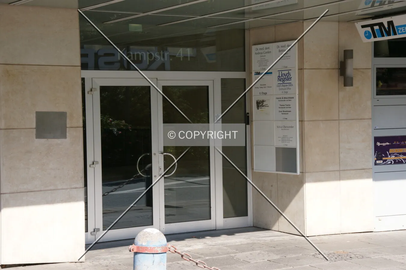 Entrance to the building at Kampstraße 41