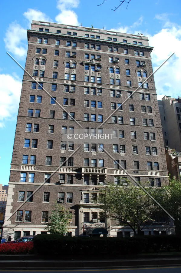 Looking up from Park Avenue
