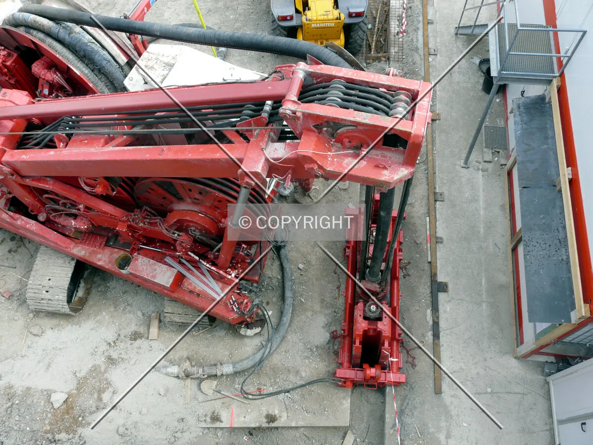 Slurry wall in progress along Rue du Chevaleret