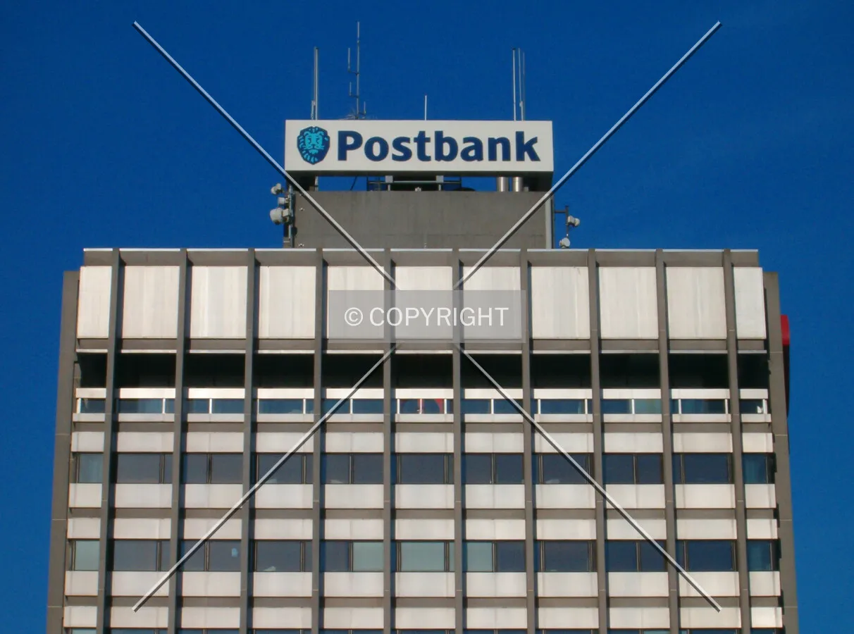 Top of the building as seen from Snekertrekweg