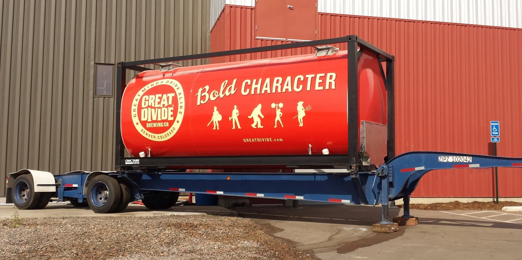 Bulk liquids container