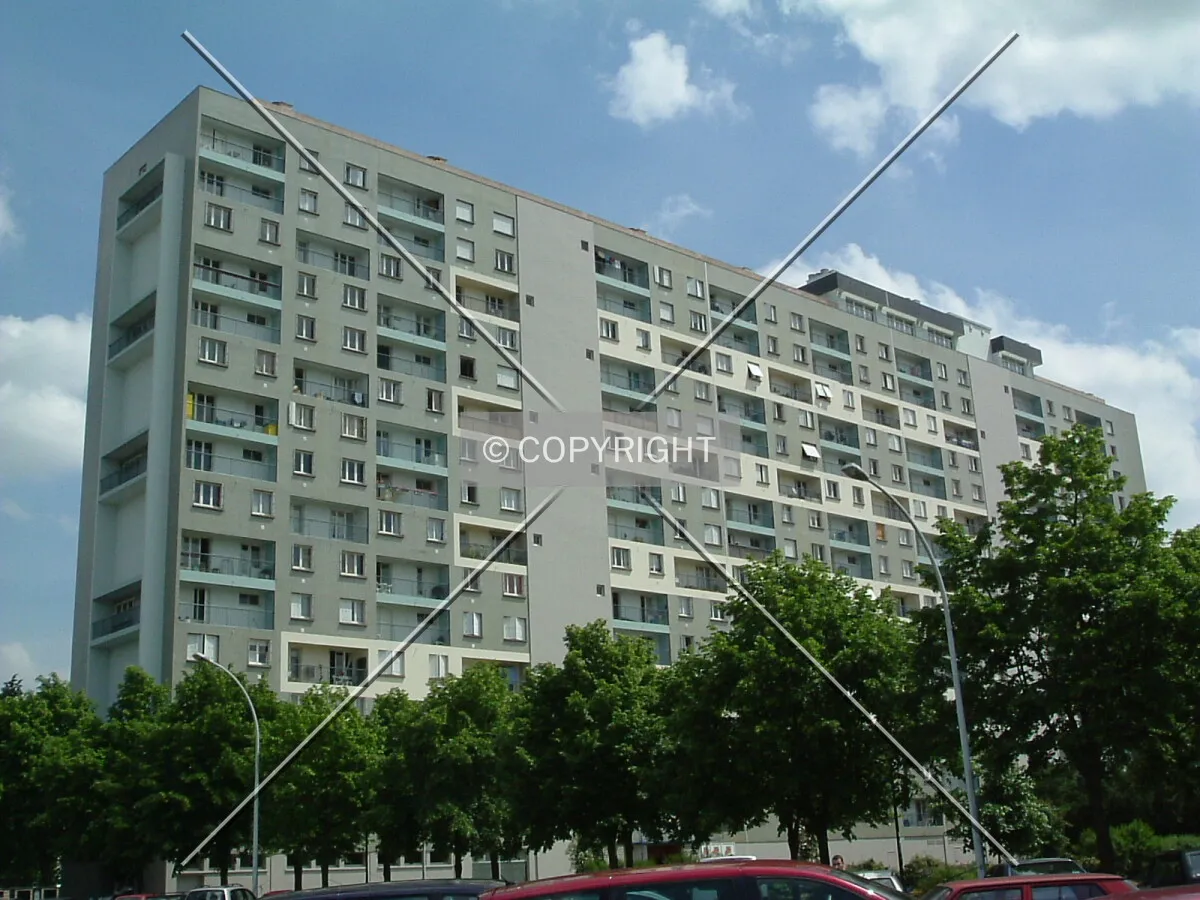 Angle nord-est vu depuis le parking