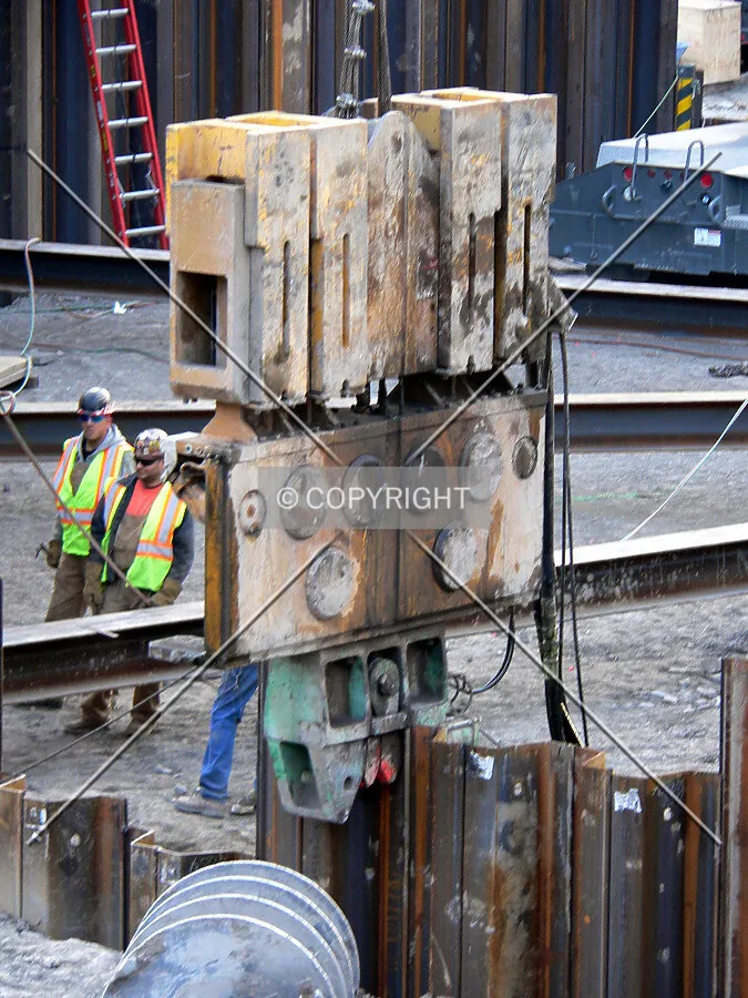 Driving the steel sheeting for the core excavation into the ground with a vibro-hammer