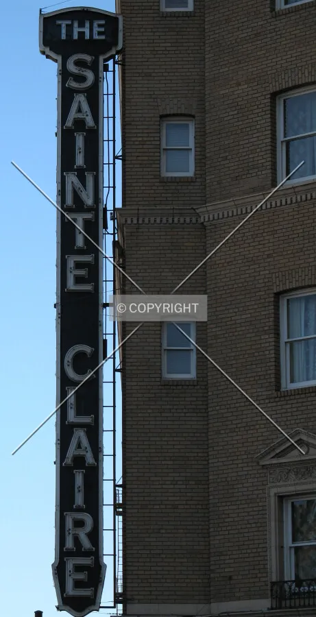 Classic side-mounted sign
