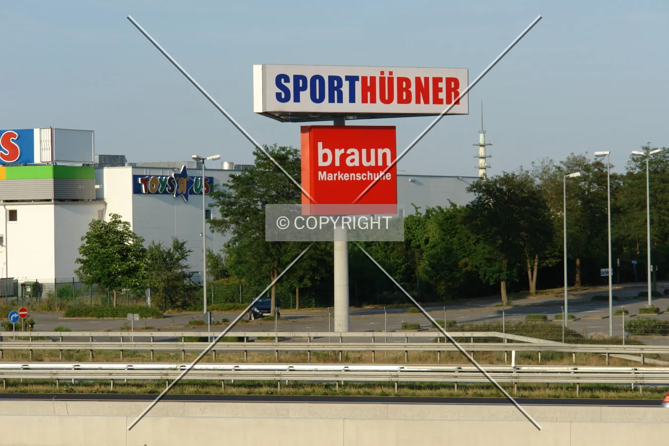 Advertising mast with two advertising signs