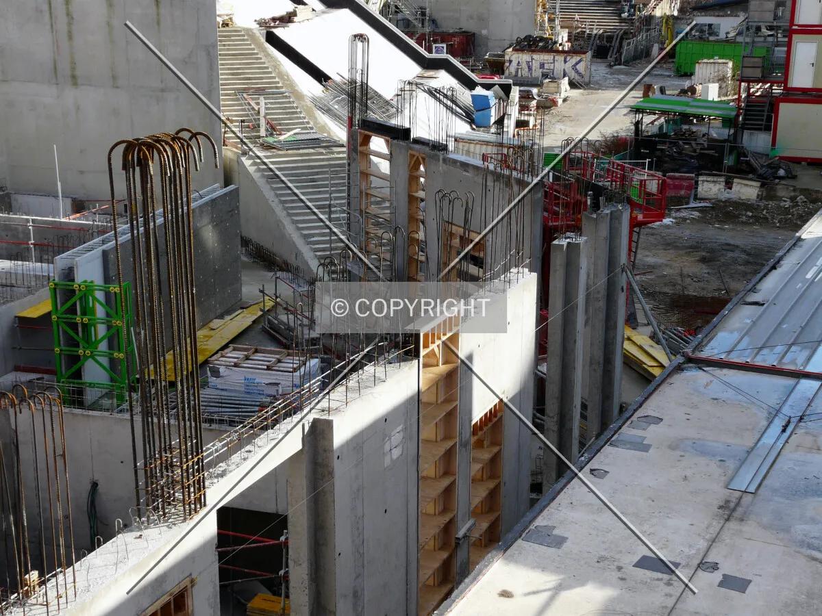 Facade rising along Rue du Chevaleret