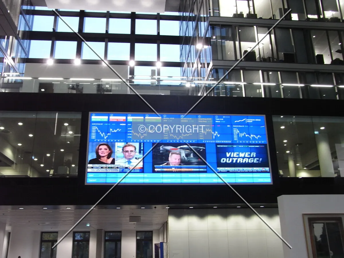 Inside Deutsche Börse Cube - monitor