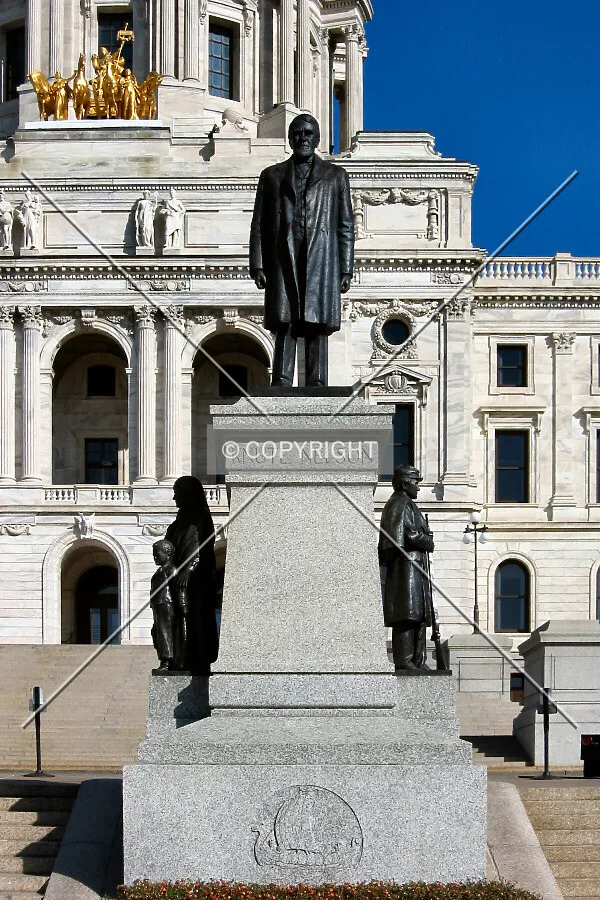 The Quadriga over the shoulder of Norwegian immigrant Knute Nelson, 12th Minnesota governor and 5-term US Senator